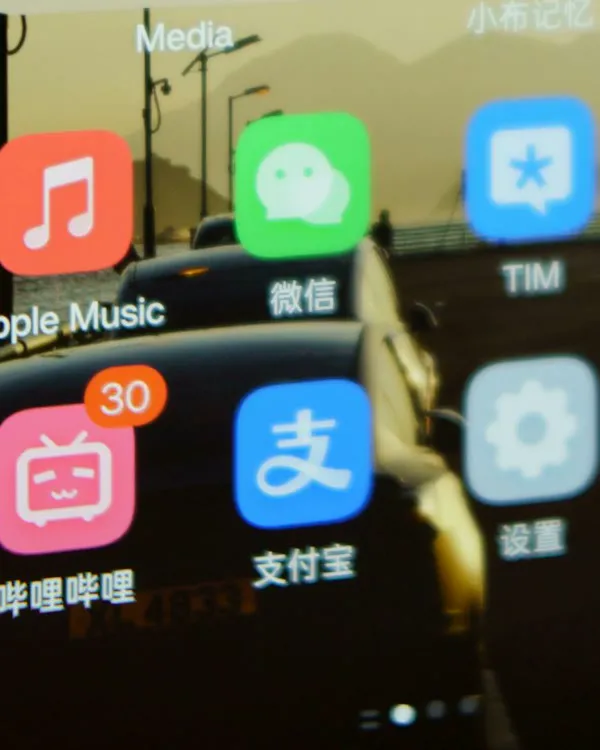 WeChat dan Alipay di layar ponsel